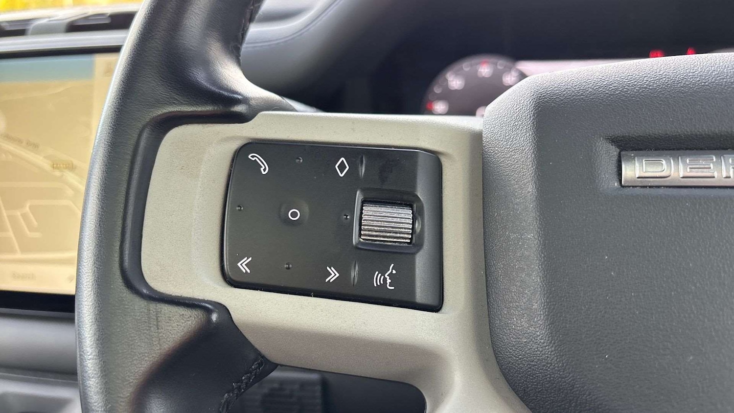 Used Land Rover Defender 2023 for sale - 76460643: Photo 30