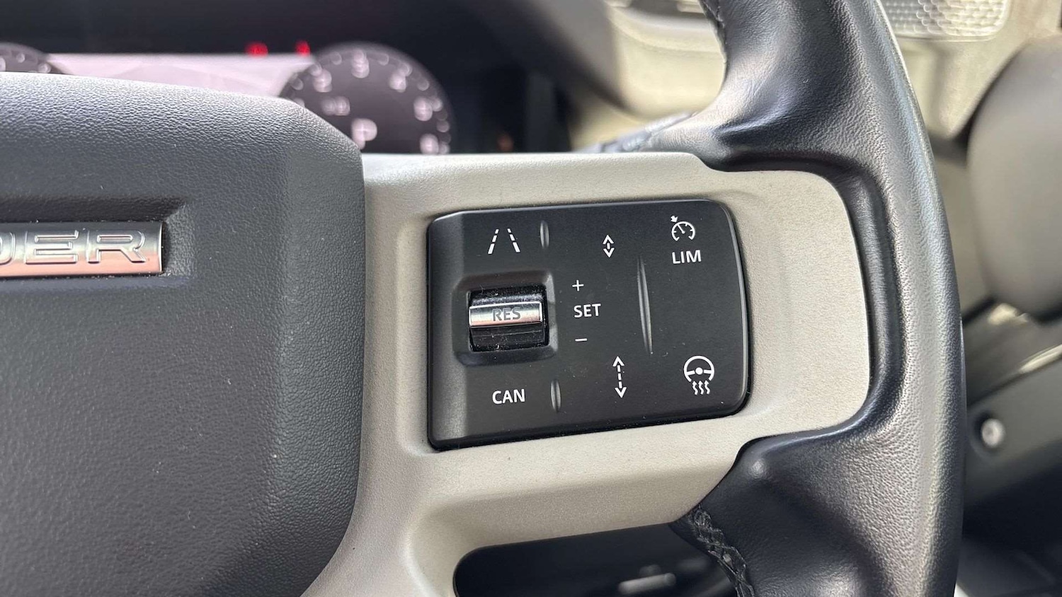 Used Land Rover Defender 2023 for sale - 76460643: Photo 31