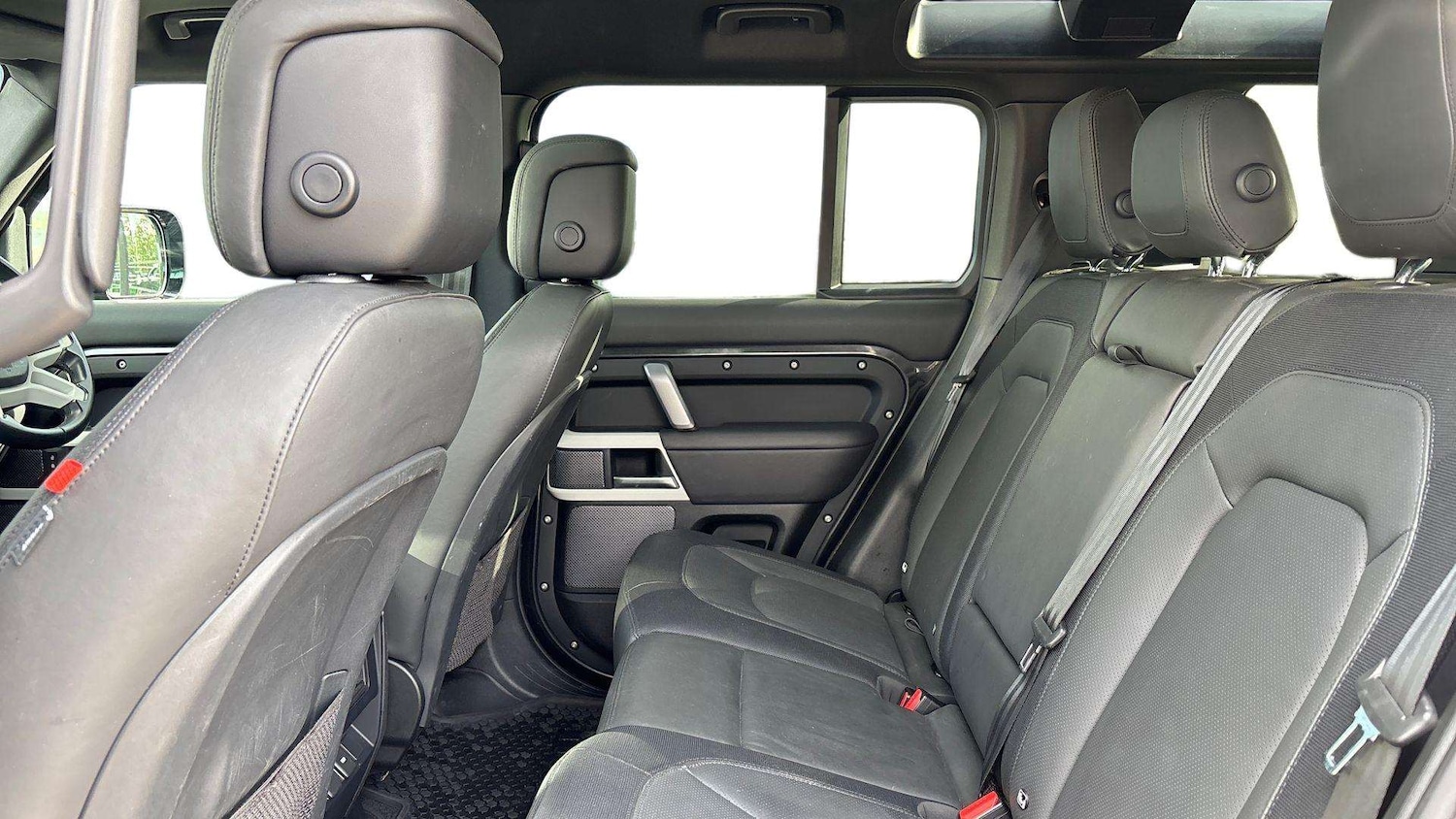 Used Land Rover Defender 2023 for sale - 76460643: Photo 4