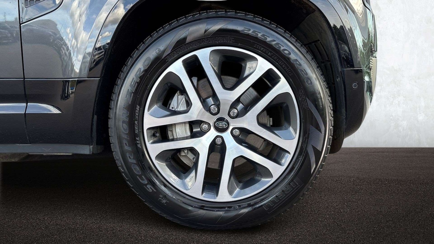 Used Land Rover Defender 2023 for sale - 76460643: Photo 8