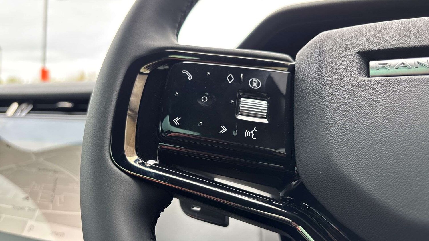 Used Land Rover Range Rover Evoque 2025 for sale - 77526999: Photo 30