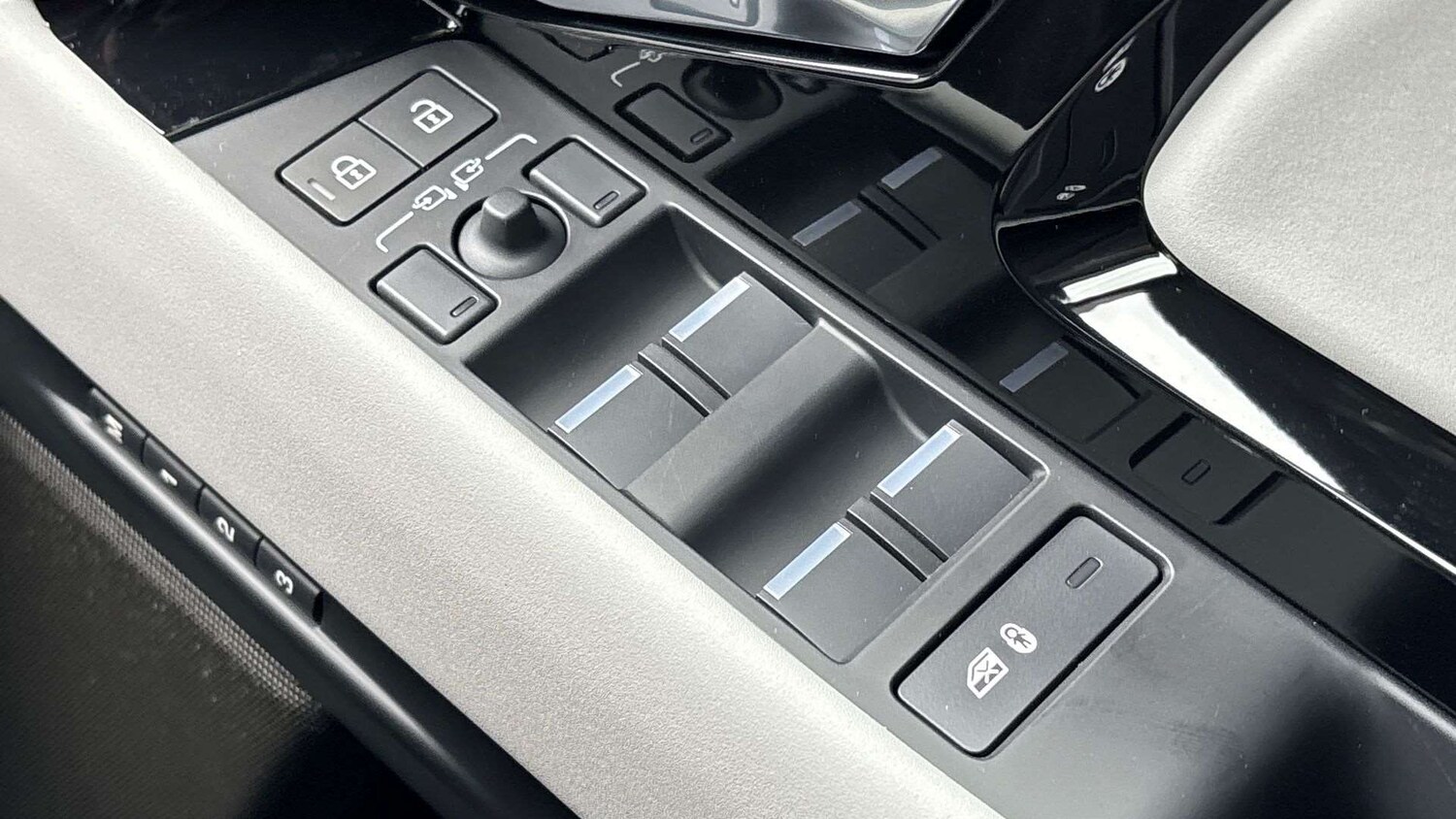 Used Land Rover Range Rover Evoque 2025 for sale - 77526999: Photo 32