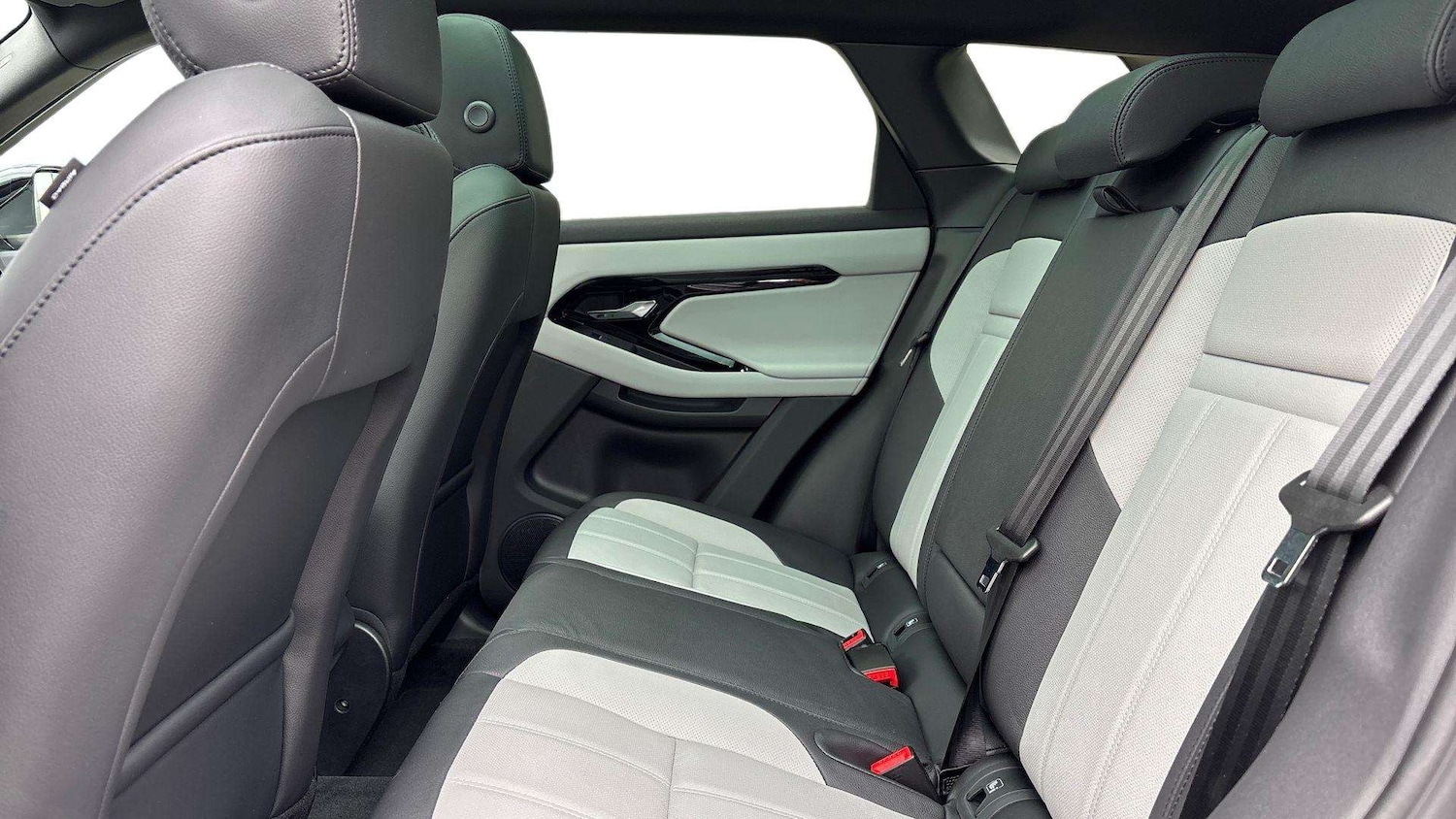 Used Land Rover Range Rover Evoque 2025 for sale - 77526999: Photo 4