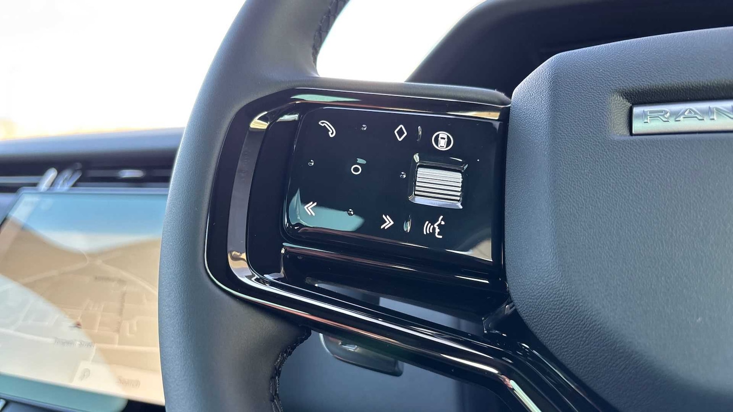 Used Land Rover Range Rover Evoque 2025 for sale - 76459899: Photo 31