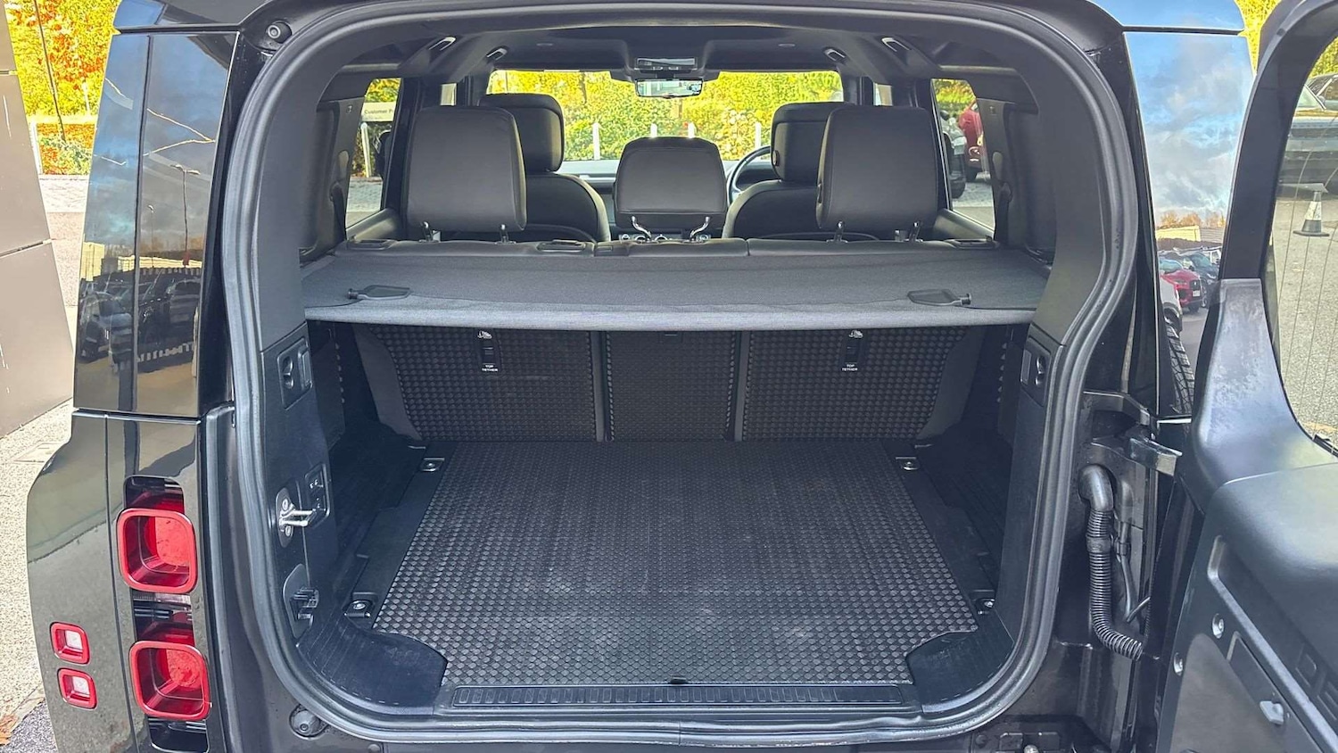 Used Land Rover Defender 2024 for sale - 76460292: Photo 10