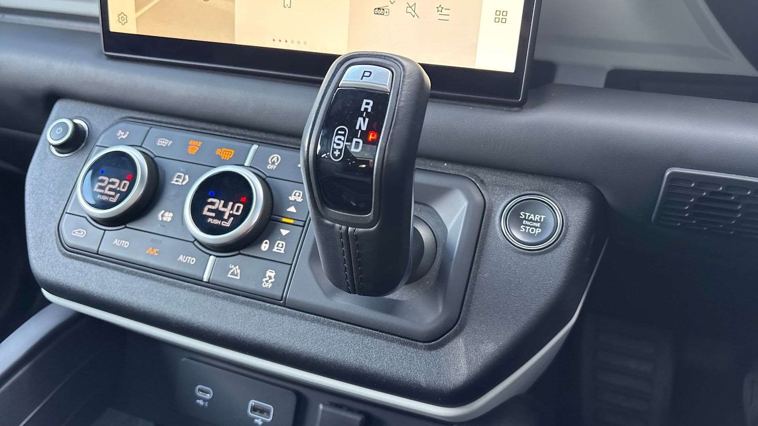 Used Land Rover Defender 2024 for sale - 76460292: Photo 13