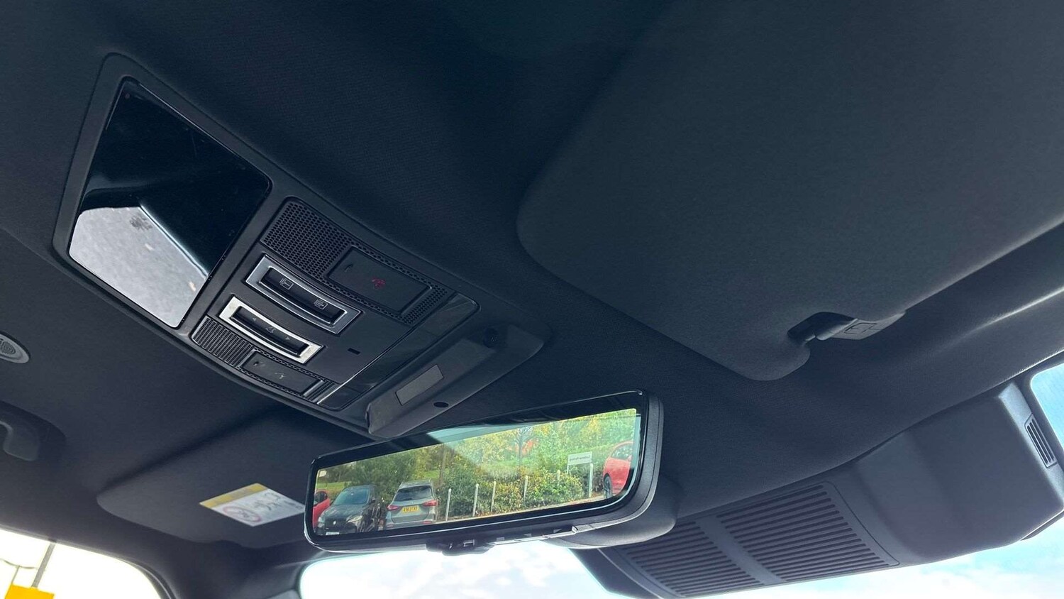 Used Land Rover Defender 2024 for sale - 76460292: Photo 23