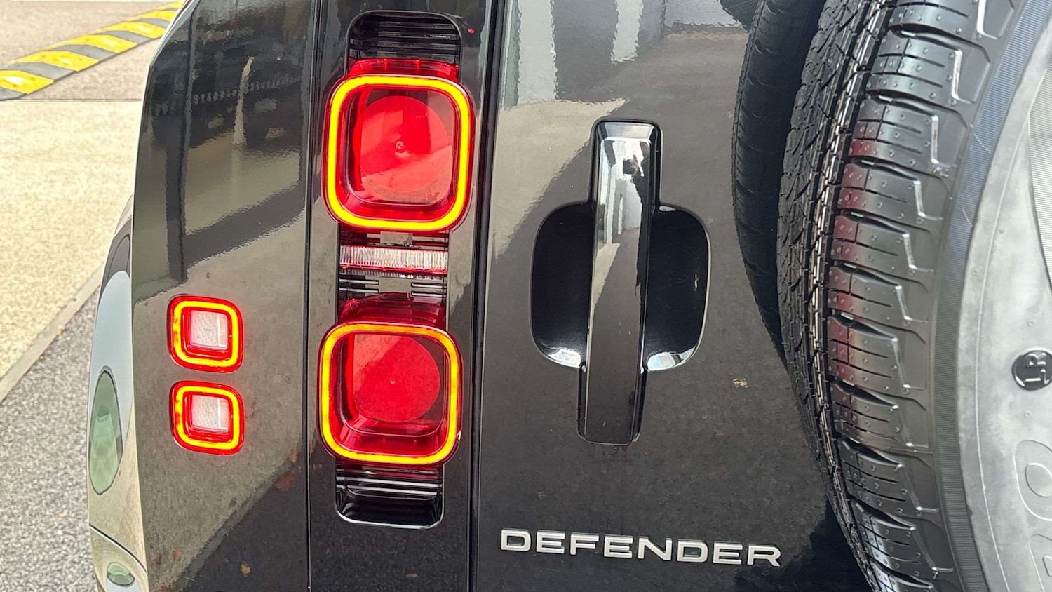 Used Land Rover Defender 2024 for sale - 76460292: Photo 26