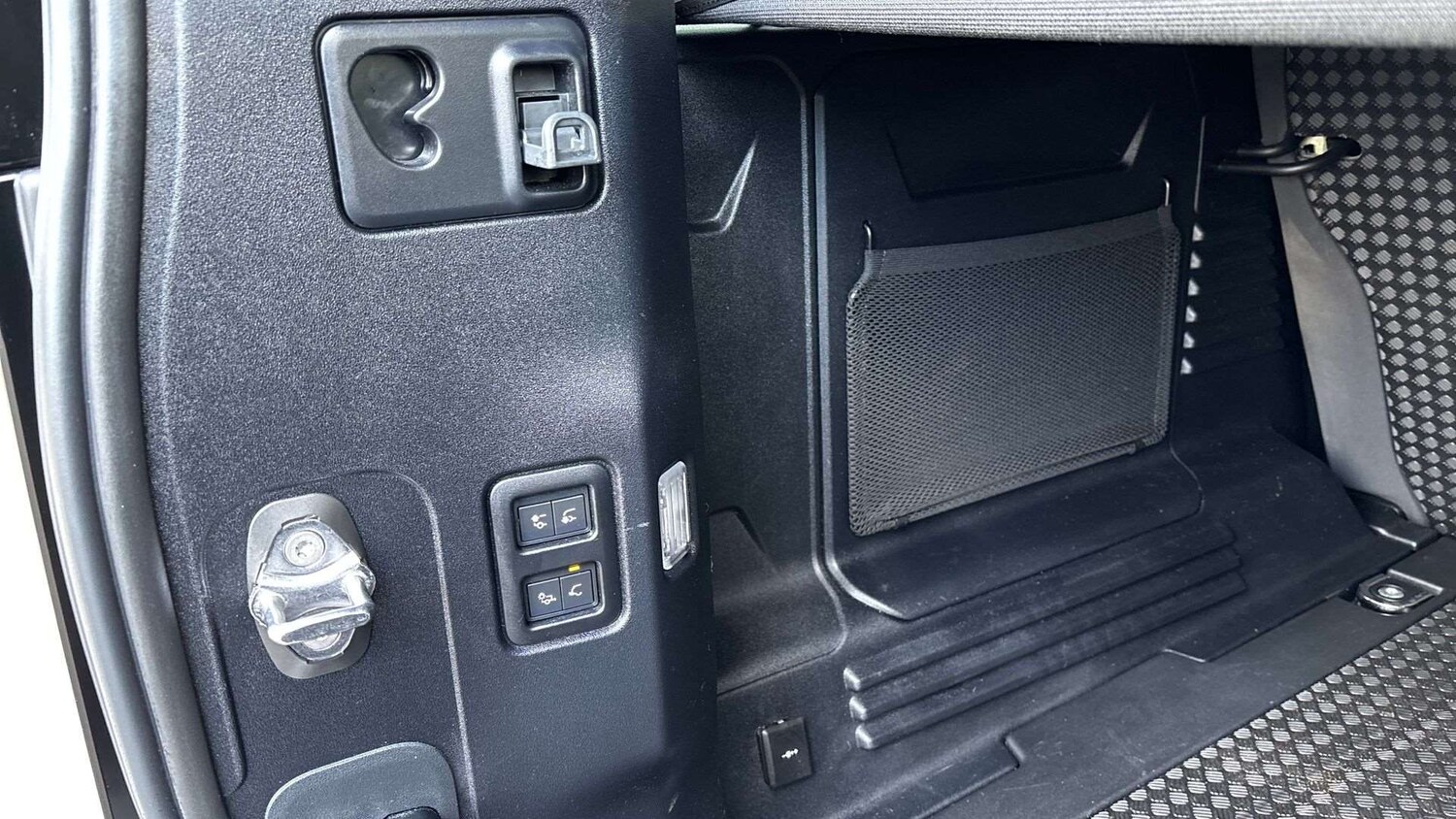 Used Land Rover Defender 2024 for sale - 76460292: Photo 27