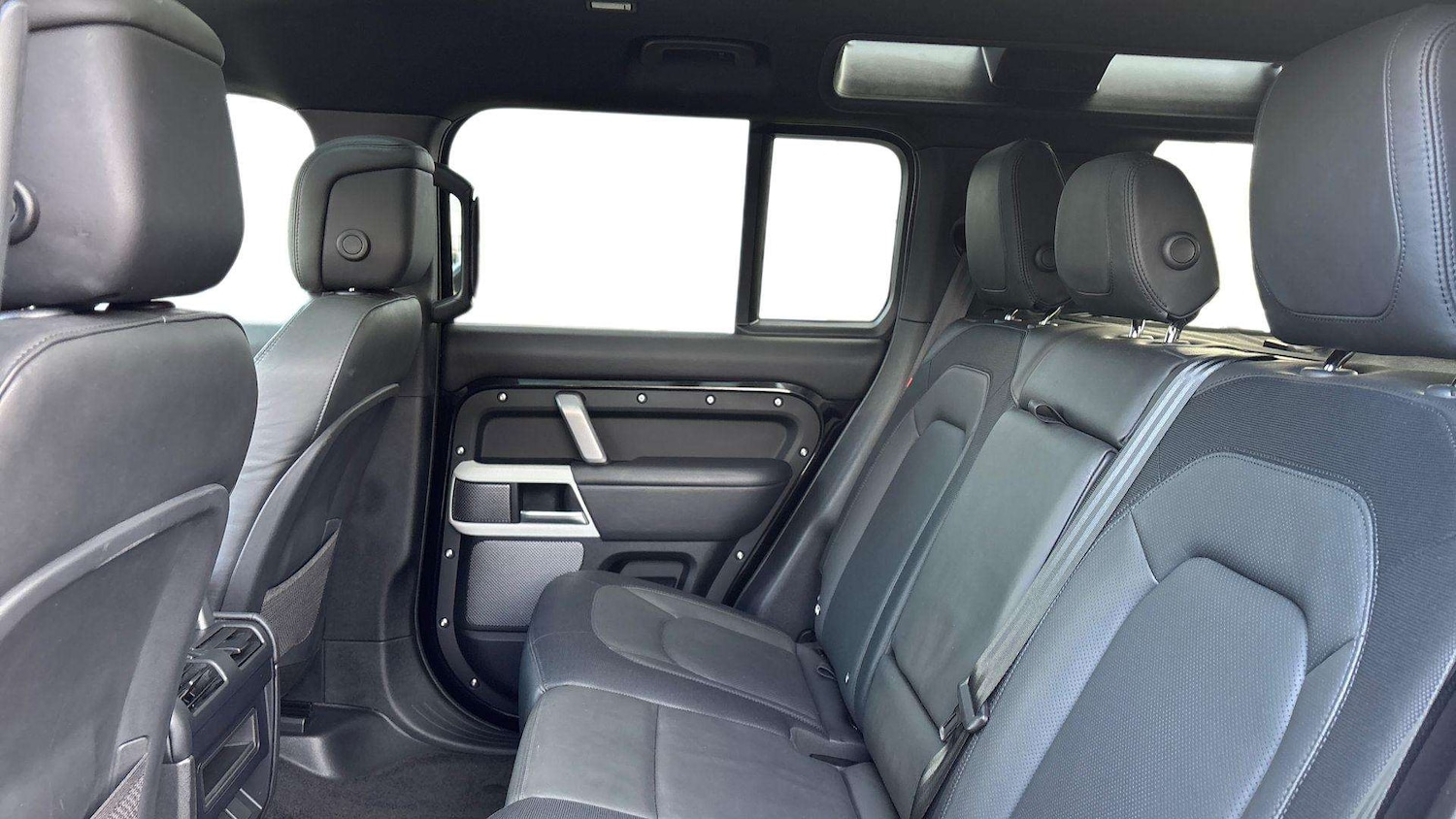 Used Land Rover Defender 2024 for sale - 76460292: Photo 4