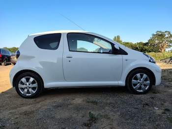 Used Toyota AYGO 2011 for sale - 75553198: Photo