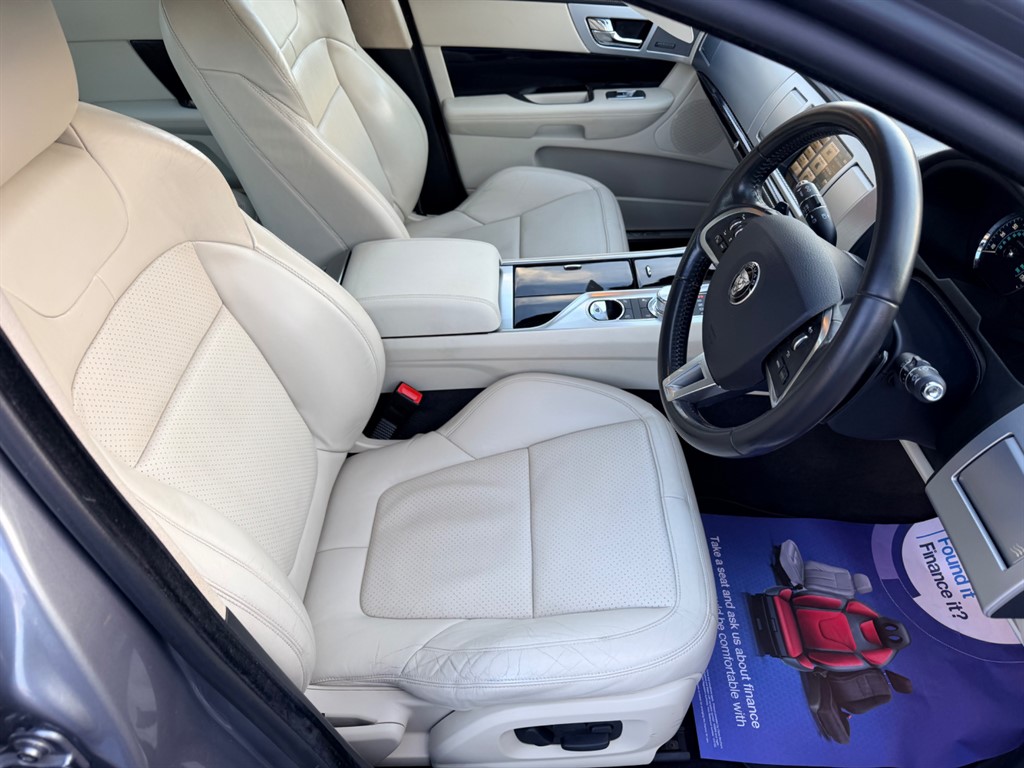 Used Jaguar XF 2014 for sale - 77540131: Photo 9