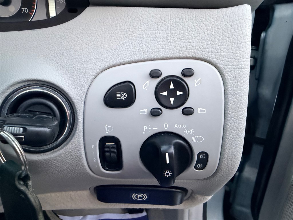 Used Mercedes-Benz CLK 2004 for sale - 77210754: Photo 17