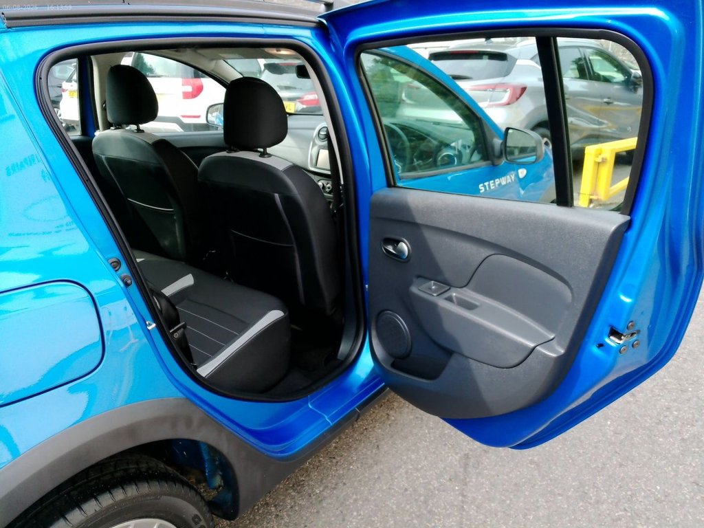 Used Dacia Sandero Stepway 2018 for sale - 76393873: Photo 14