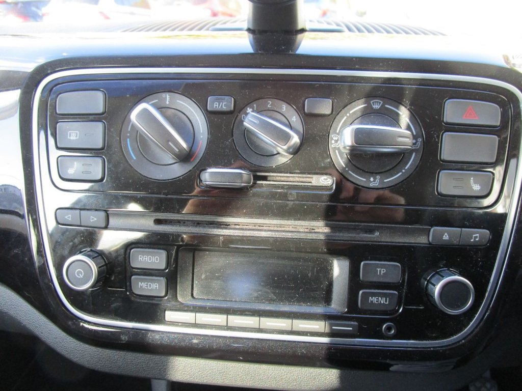 Used Volkswagen up! 2014 for sale - 76393868: Photo 26