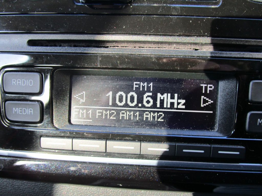 Used Volkswagen up! 2014 for sale - 76393868: Photo 28