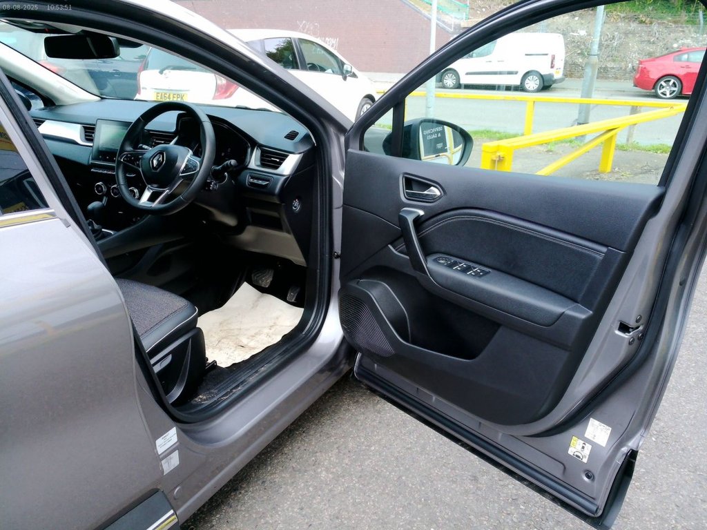 Used Renault Captur 2023 for sale - 76520768: Photo 9