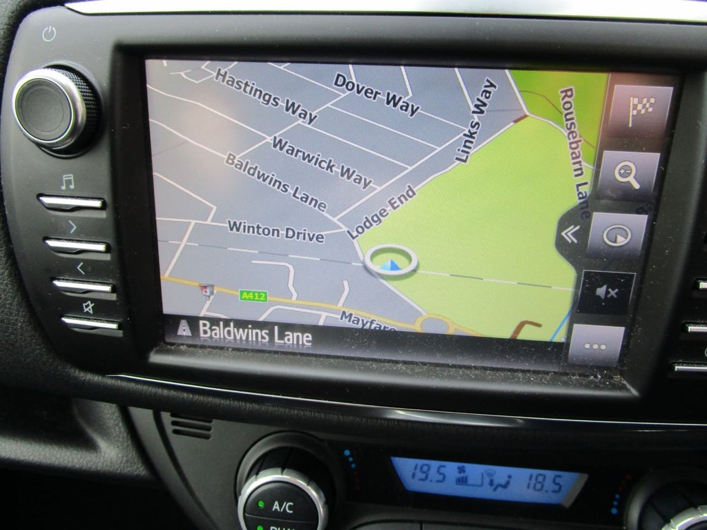 Used Toyota Yaris 2019 for sale - 76595910: Photo 32