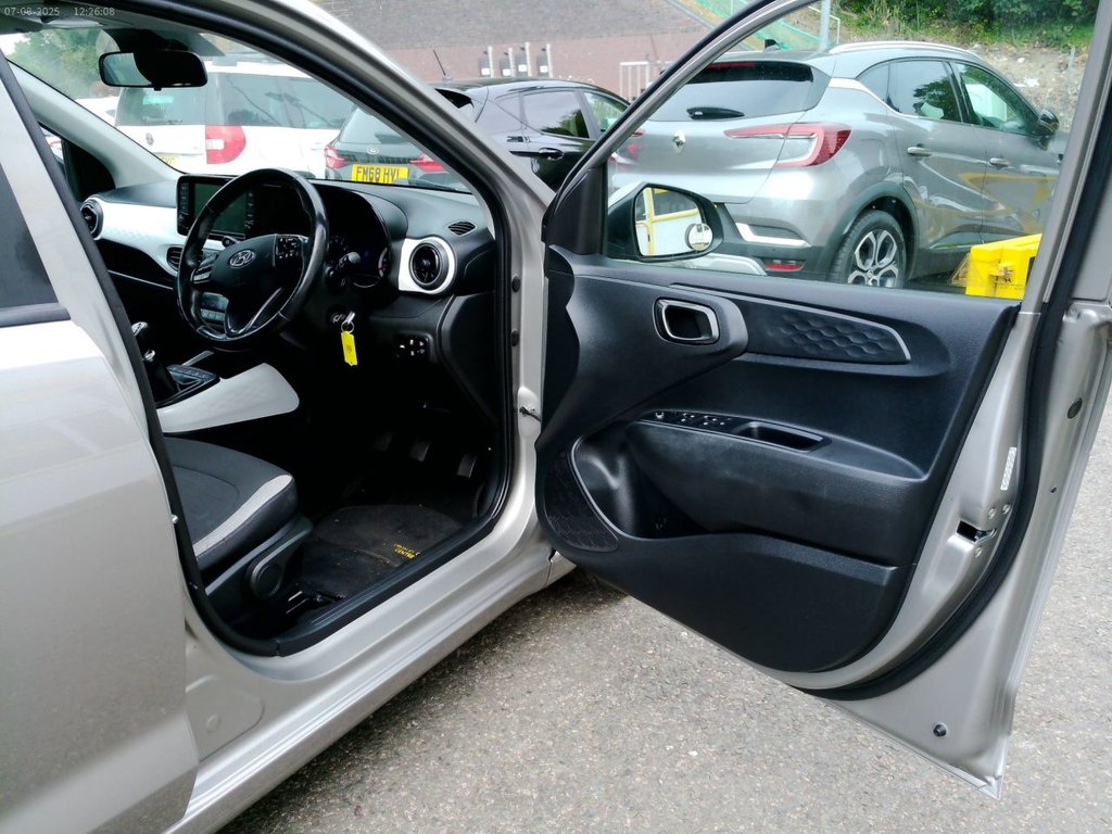 Used Hyundai i10 2022 for sale - 76393900: Photo 10