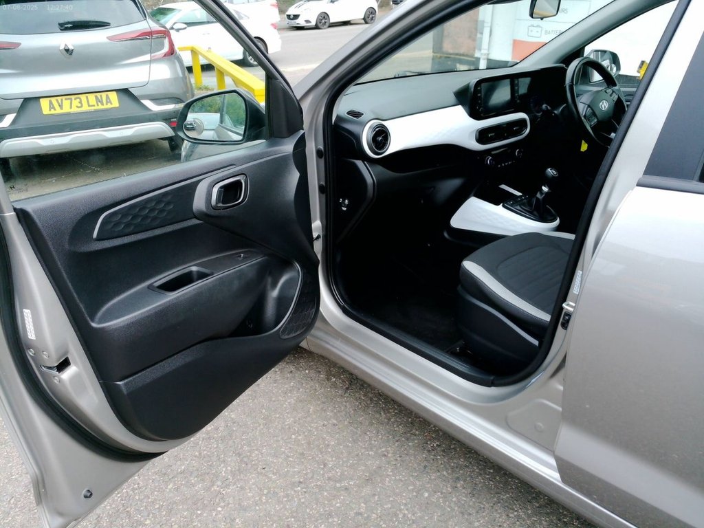 Used Hyundai i10 2022 for sale - 76393900: Photo 23