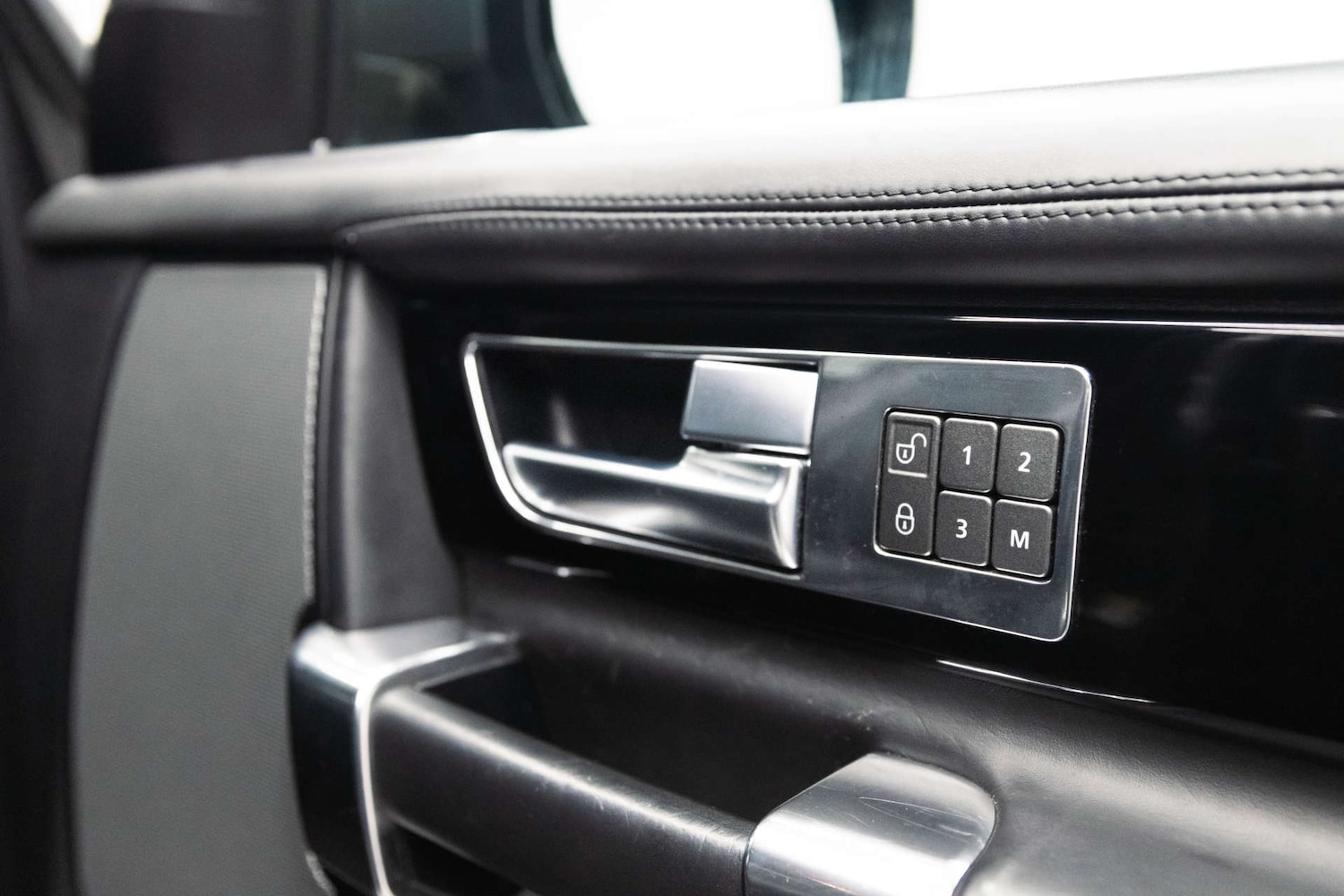 Used Land Rover Discovery 2015 for sale - 77492490: Photo 38