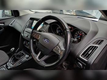 Used Ford Focus 2017 for sale - 76329131: Photo 3