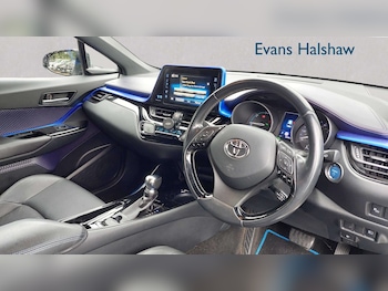 Used Toyota C-HR 2018 for sale - 79340150: Photo