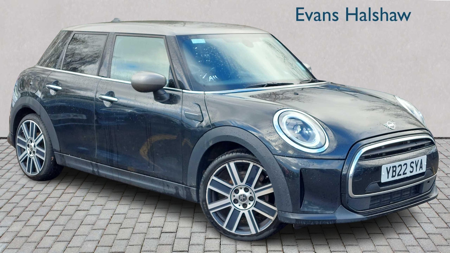 Used MINI Hatch 2022 for sale - 76610499: Photo 1