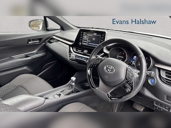 Used Toyota C-HR 2023 for sale - 77860320: Photo