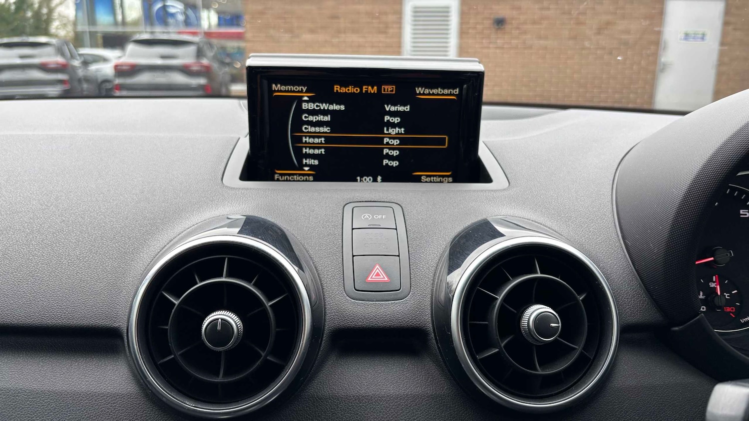 Used Audi A1 2017 for sale - 76610476: Photo 2