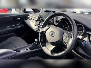 Used Toyota C-HR 2023 for sale - 76540686: Photo