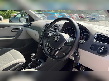 Used Volkswagen Polo 2015 for sale - 75463289: Photo
