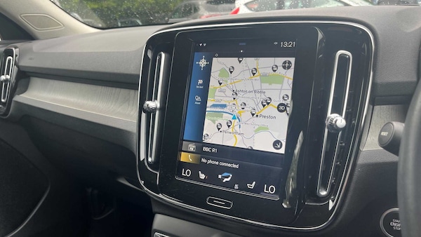 Used Volvo XC40 2021 for sale - 75672967: Photo 2