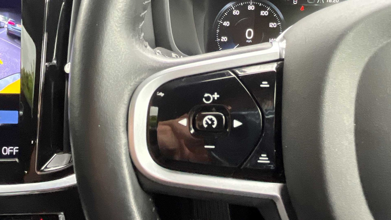 Used Volvo V60 2021 for sale - 75672952: Photo 23