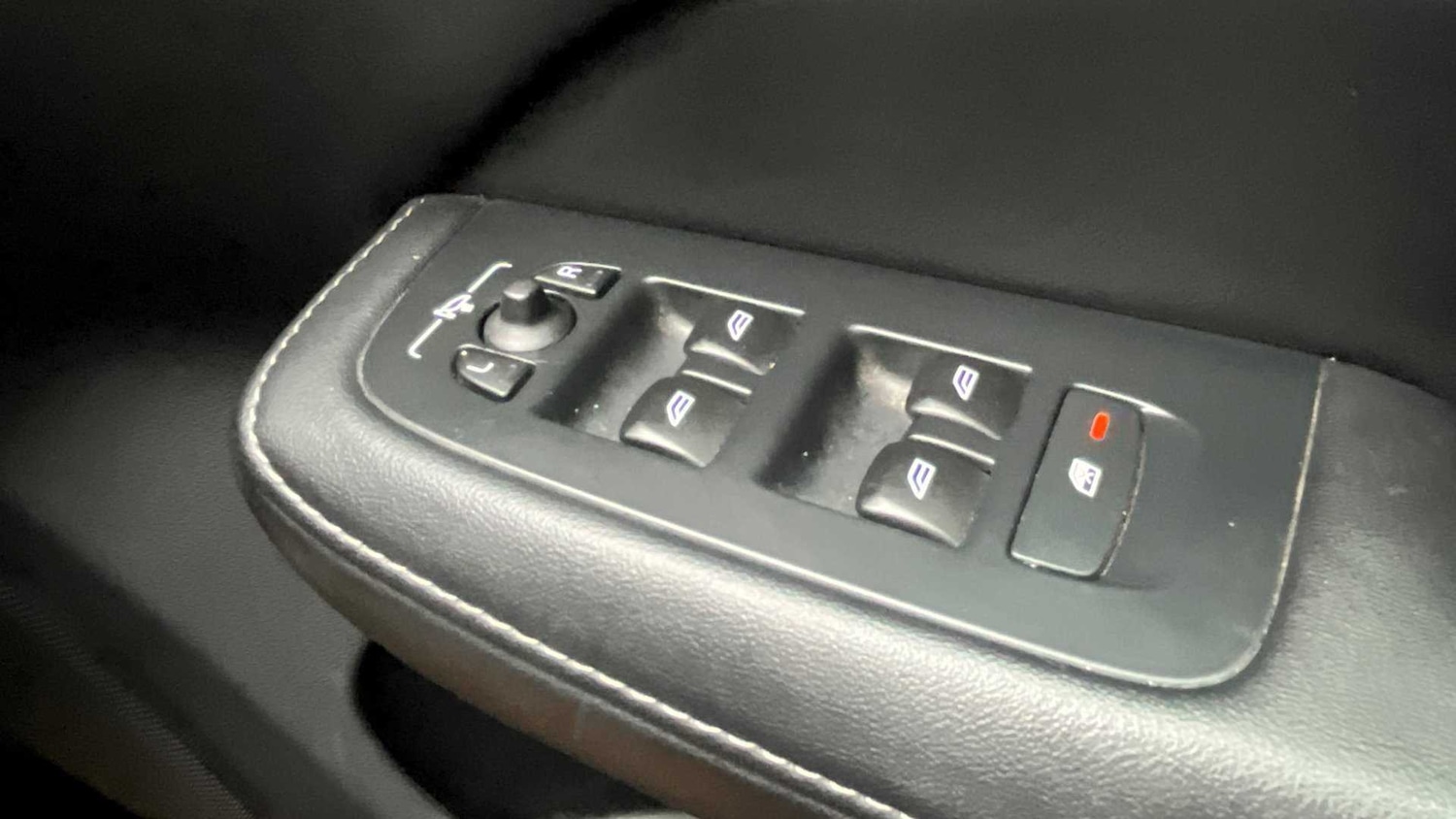 Used Volvo V60 2021 for sale - 75672952: Photo 25