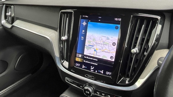 Used Volvo V60 2021 for sale - 75672952: Photo 2