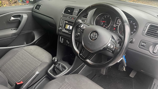 Used Volkswagen Polo 2016 for sale - 76262355: Photo 3
