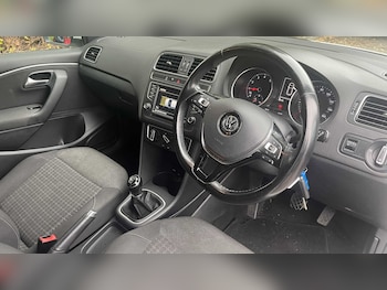 Used Volkswagen Polo 2016 for sale - 76262355: Photo