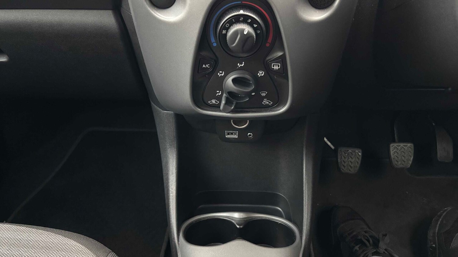 Used Toyota AYGO 2019 for sale - 76636808: Photo 14