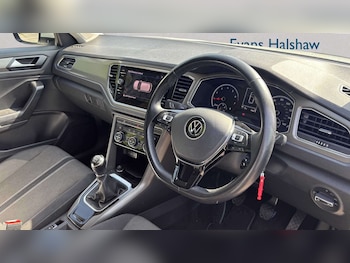 Used Volkswagen T-Roc 2020 for sale - 78744093: Photo