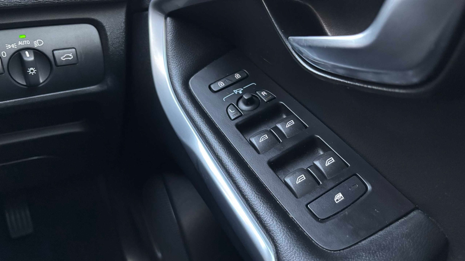 Used Volvo V40 2018 for sale - 76390745: Photo 18