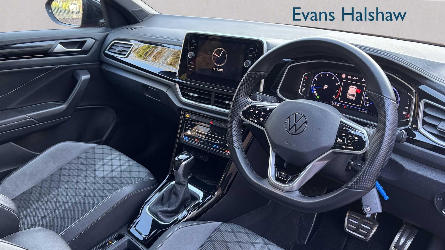 Used Volkswagen T-Roc 2022 for sale - 76967869: Photo 11