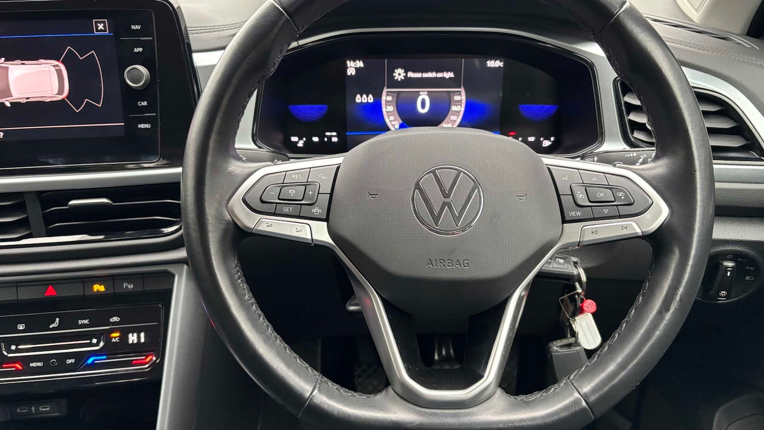 Used Volkswagen T-Roc 2023 for sale - 77698816: Photo 13