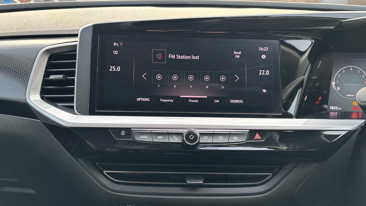 Used Vauxhall Grandland 2022 for sale - 77514510: Photo 2