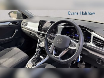 Used Volkswagen T-Roc 2023 for sale - 78761084: Photo