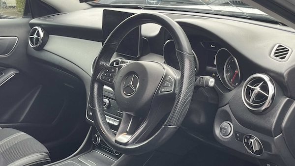 Used Mercedes-Benz GLA 2019 for sale - 76205120: Photo 3