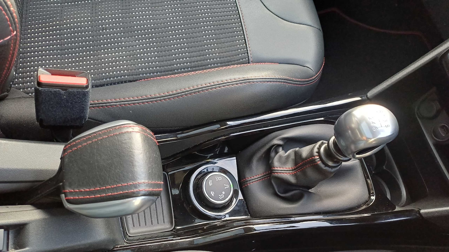 Used Peugeot 2008 2019 for sale - 76075305: Photo 16