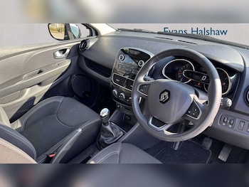 Used Renault Clio 2018 for sale - 77960746: Photo