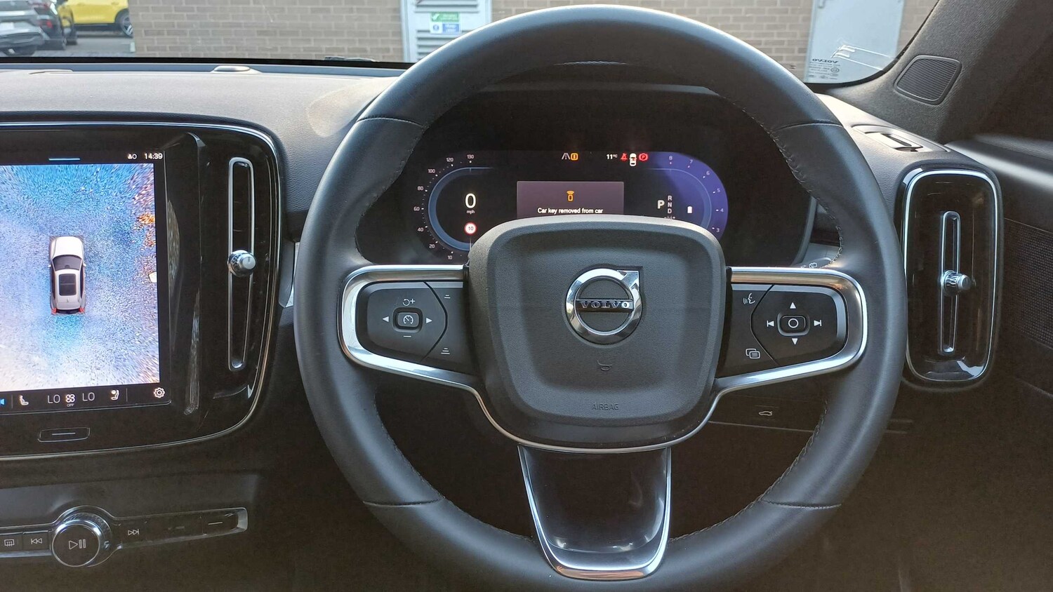 Used Volvo XC40 2023 for sale - 76272153: Photo 13