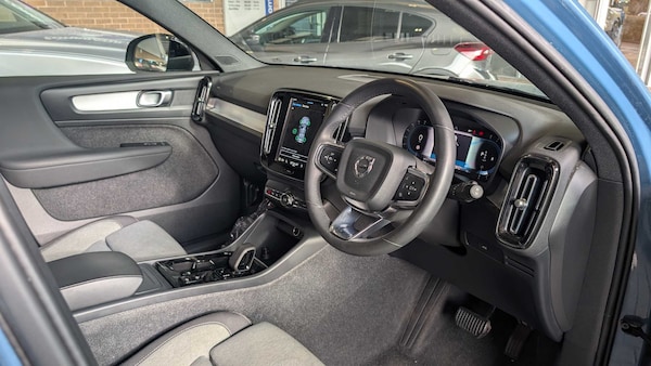 Used Volvo XC40 2023 for sale - 76272153: Photo 3